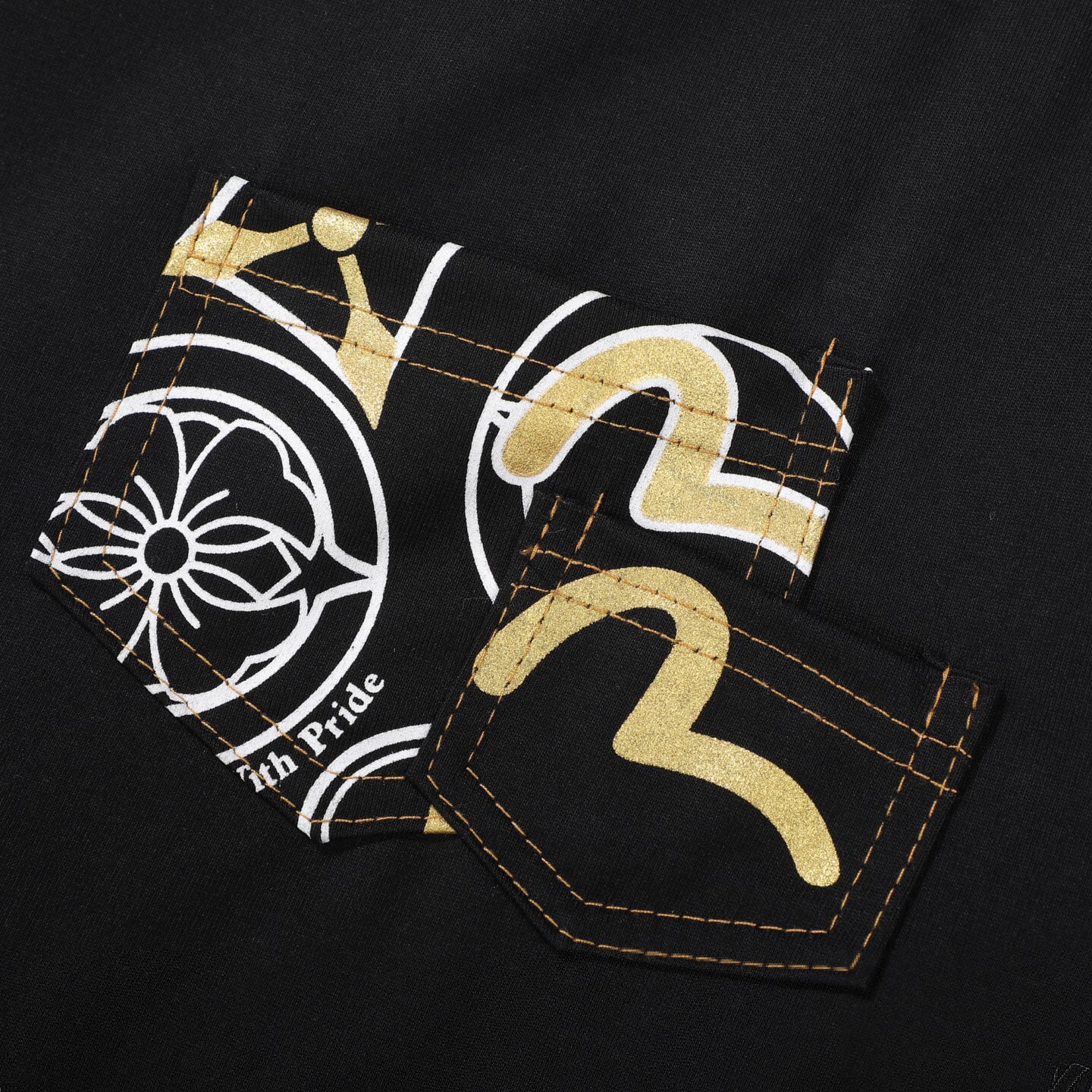EVISU "Multi-Pocket & Gold Foil 'Big M'" Series Short-Sleeve T-Shirt