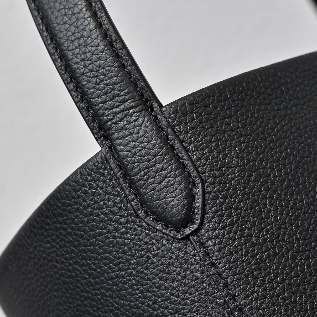 The Row Park Bucket Bag Large | 38cm Pebbled Calfskin Water Bucket Tote | Black Shoulder Bag