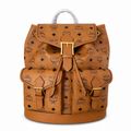 MCM Aren Backpack in Cognac Visetos – Drawstring Flap Buckle Monogram Backpack, 31.5x29x13cm
