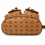 MCM Aren Backpack in Cognac Visetos – Drawstring Flap Buckle Monogram Backpack, 31.5x29x13cm